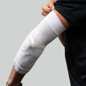 Close-up of the biomechanical Tape System on the white ELBOW Support Premier Padel brace